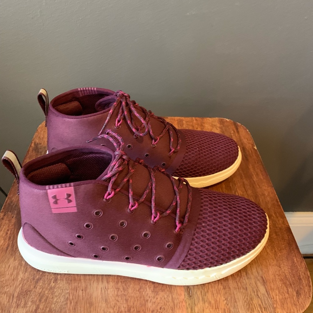 Under Armour Charged Sneaker